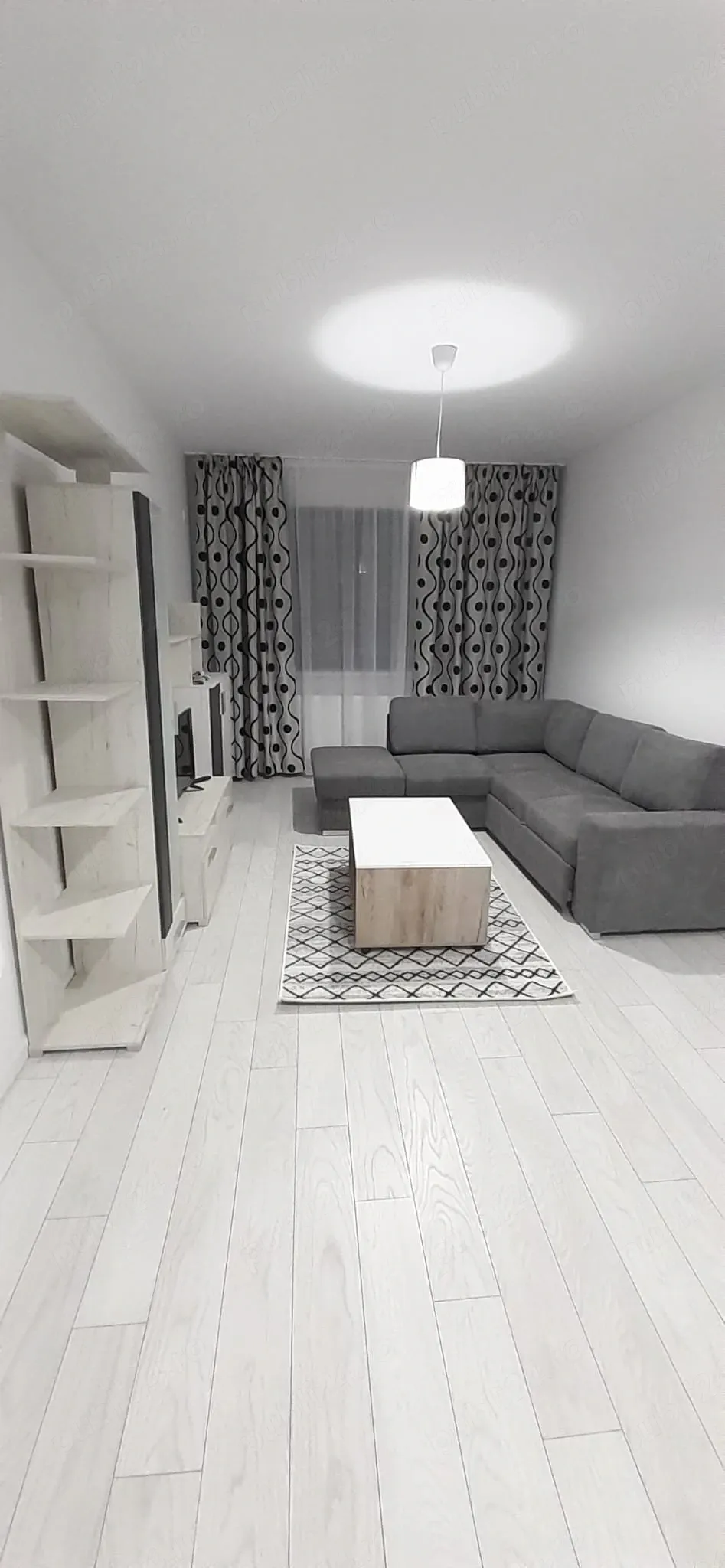 Închiriez apartament cu 2 camere