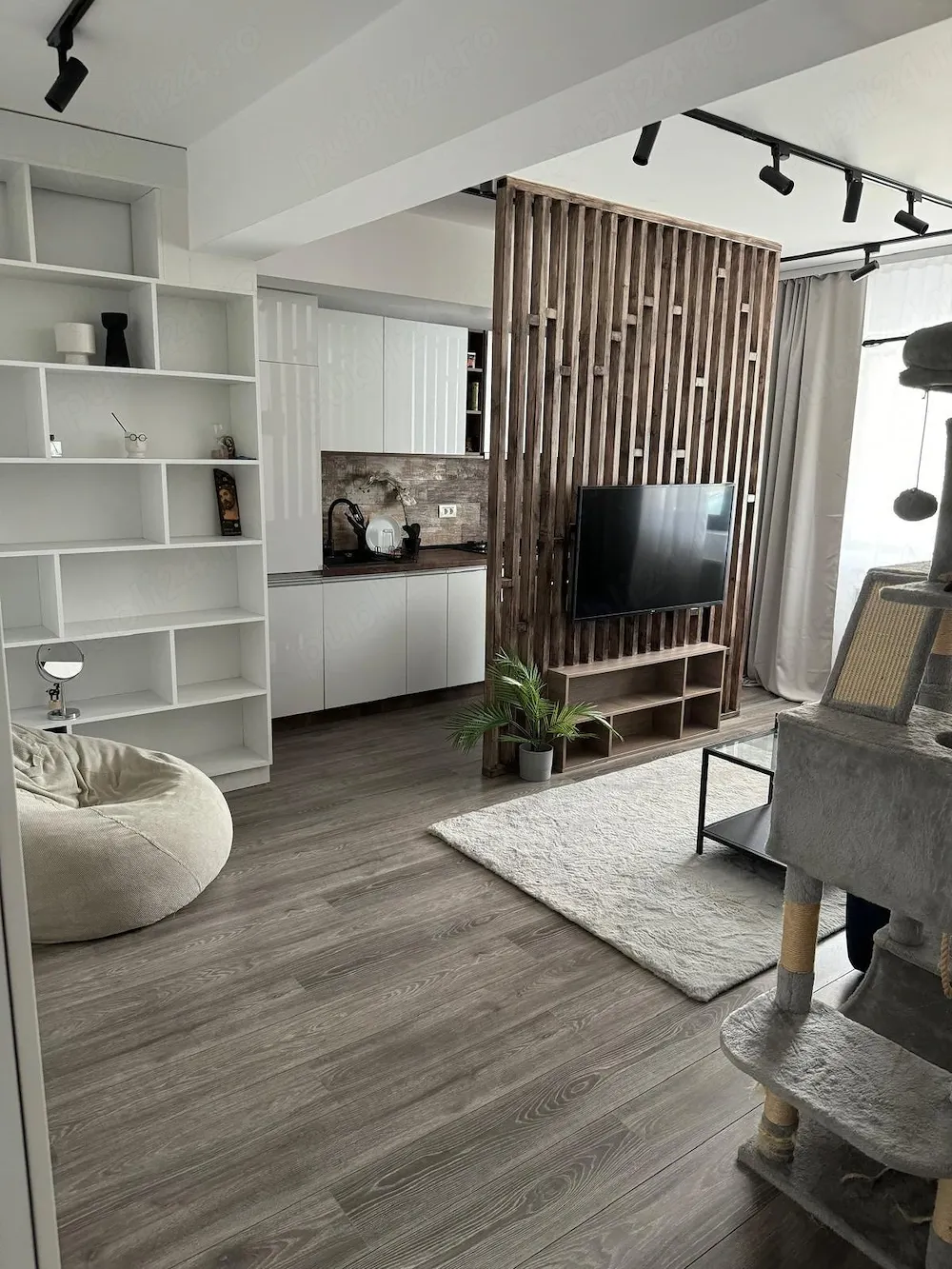 Apartament 2 camere foarte aproape de metrou