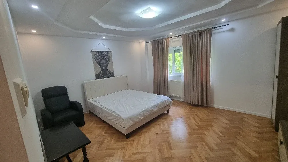 Proprietar inchiriez apartament cu 2 camere langa parc