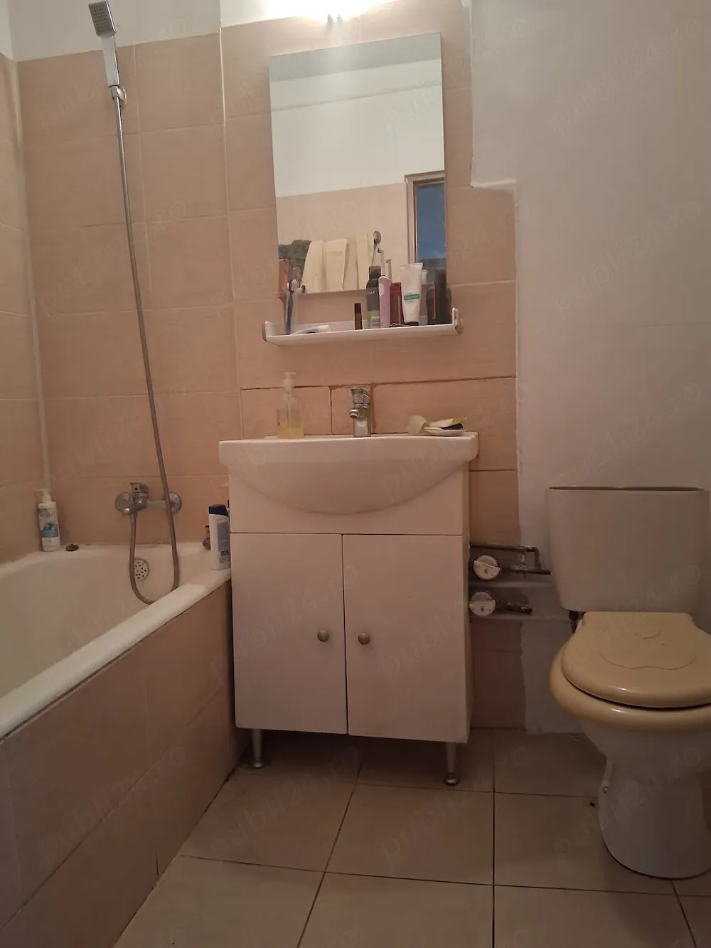 Apartament 3 camere de vânzare
