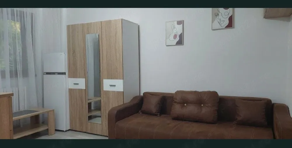 Podu Roș în garsonieră în bloc de apartamente