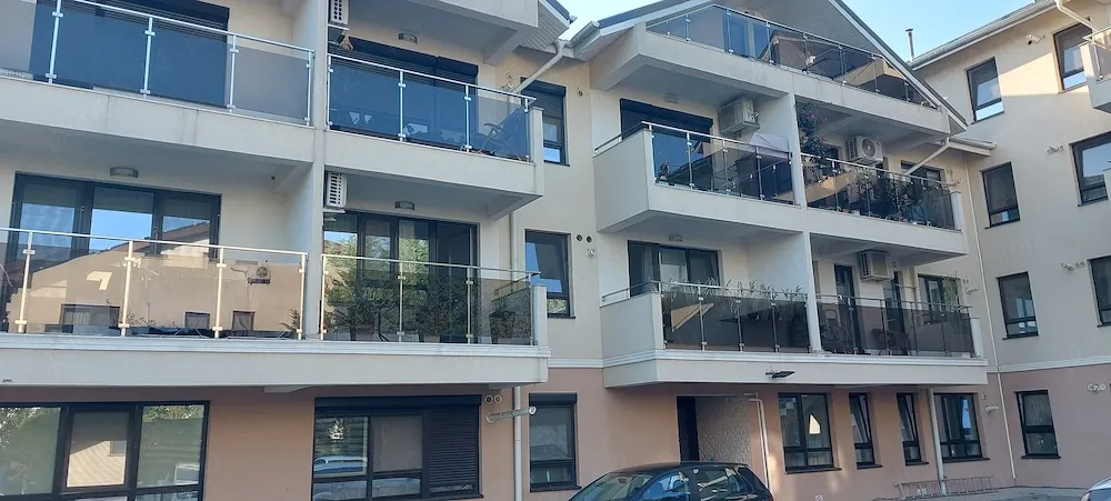 Vând apartament 2 camere mansardă - imagine 1