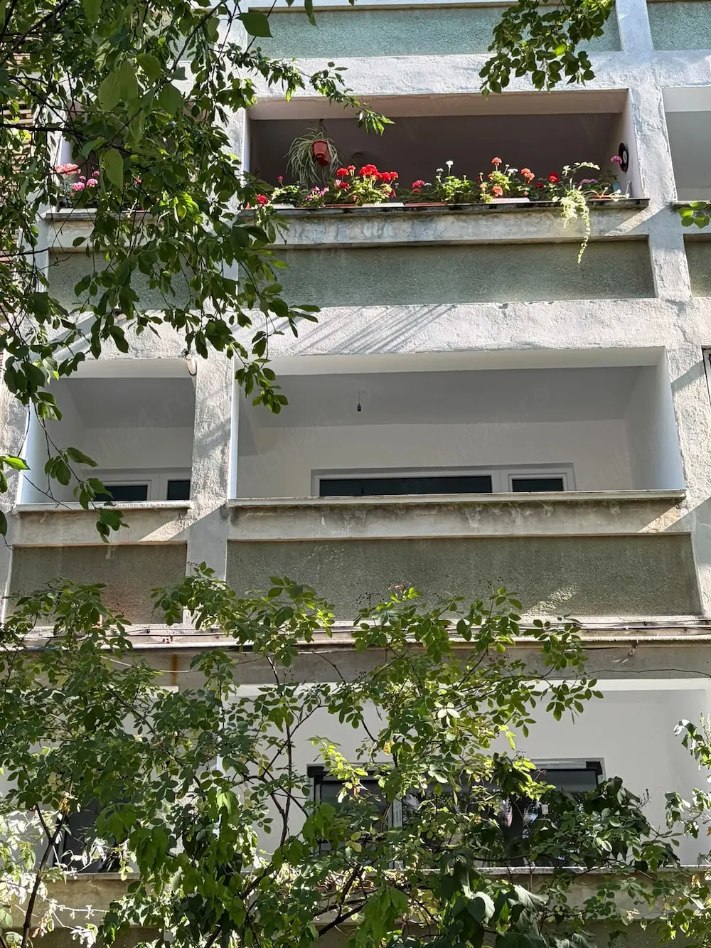 Vand apartament ultracentral 4 camere, garaj, etaj 1 - imagine 1