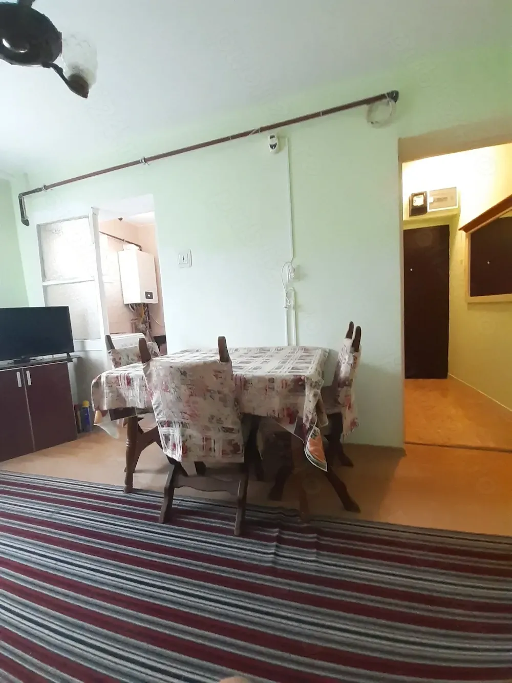 Vind apartament 2 camere etaj 2 4, în Trivale zona Complex 1 - imagine 1