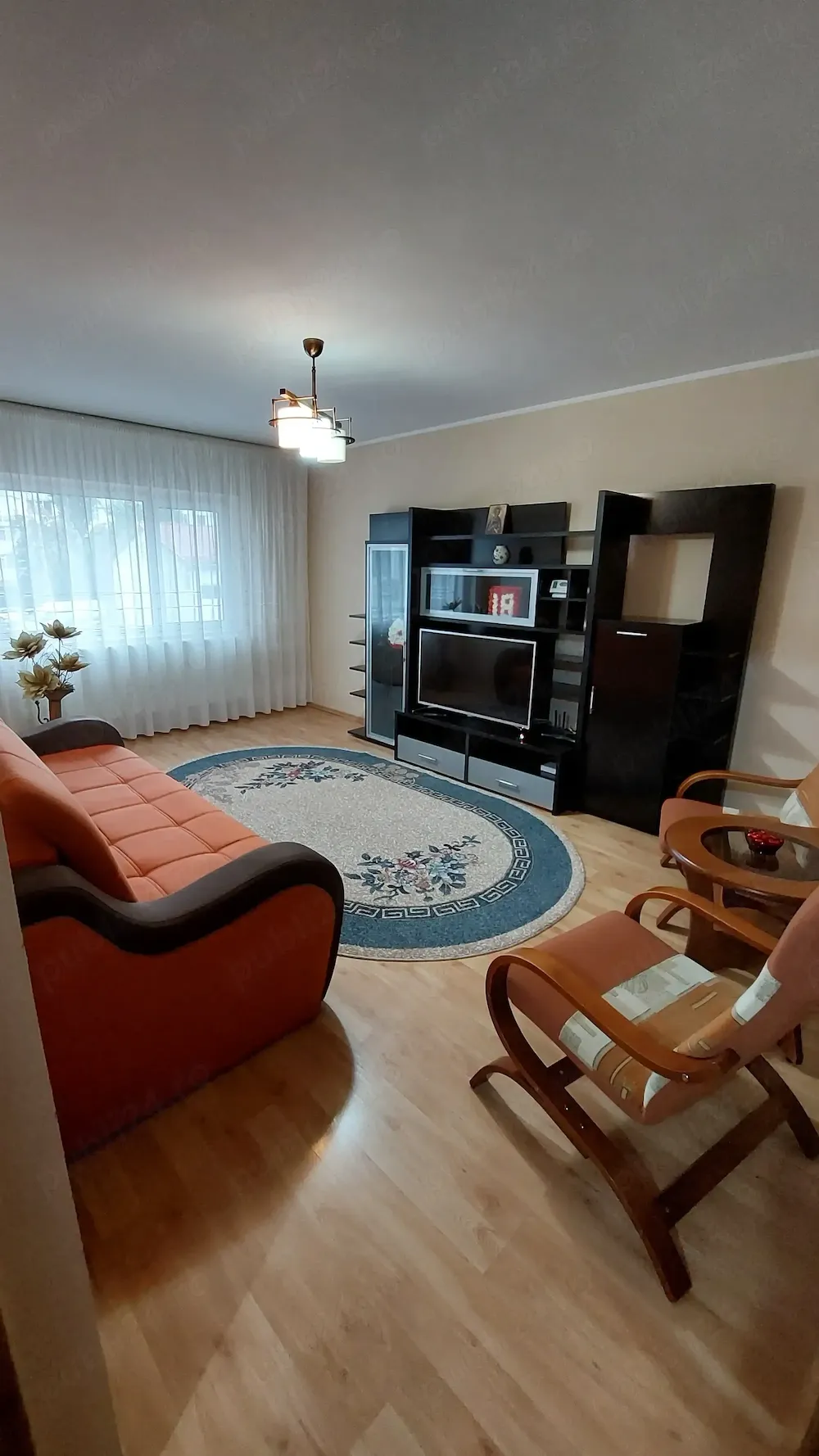 De închiriat apartament cu 3 camere decomandat, etaj 1 - imagine 1