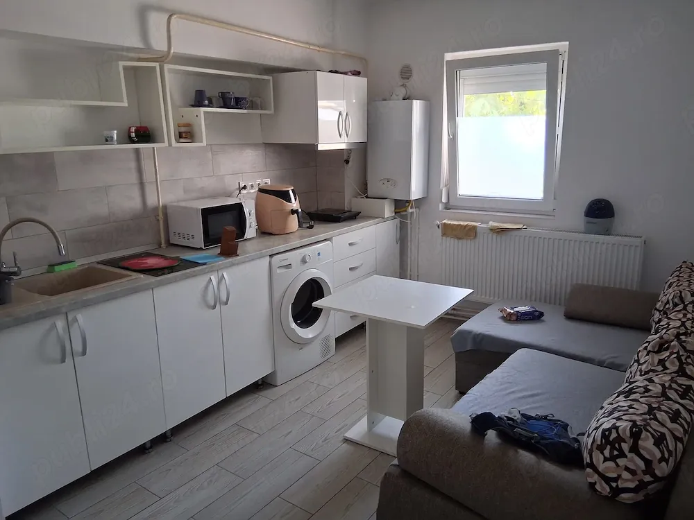 Închiriez apartament zonă centrală