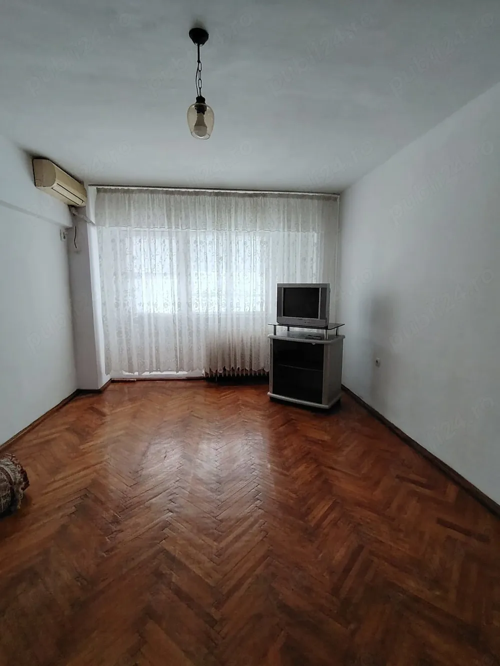 Apartament 1 cameră   47.000 eur, negociabil, bl. Dorobantilor cu Tineretului. Se acceptă credit.