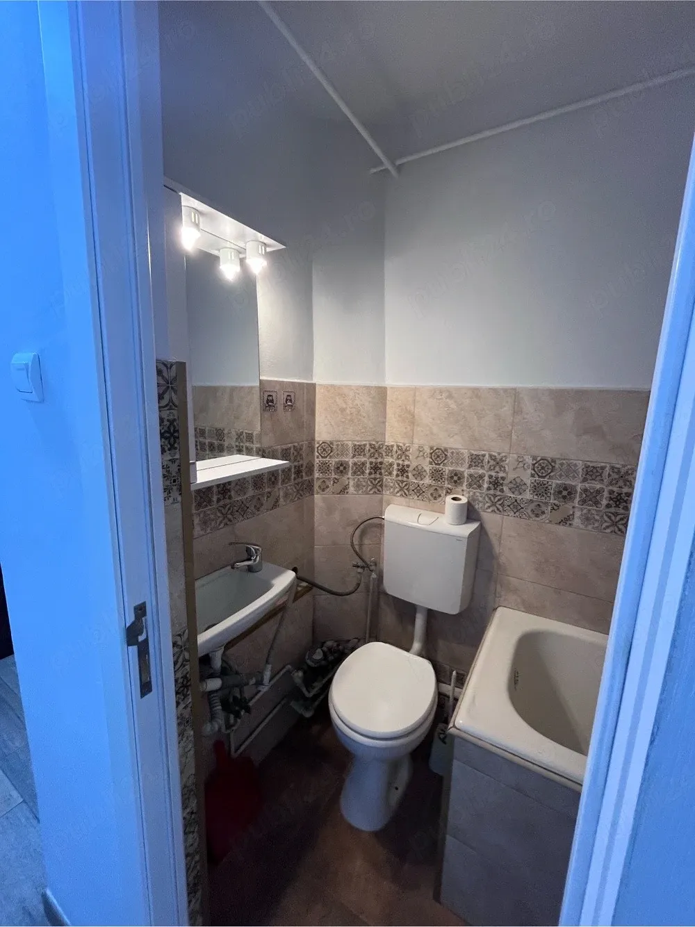 inchiriez apartament o camera bulevardul Decebal
