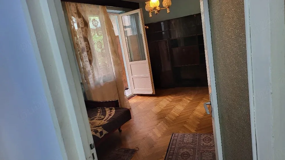 Închiriez o cameră