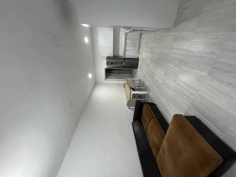 Proprietar inchiriez apartament 3 camere in spate la Teatru - imagine 1