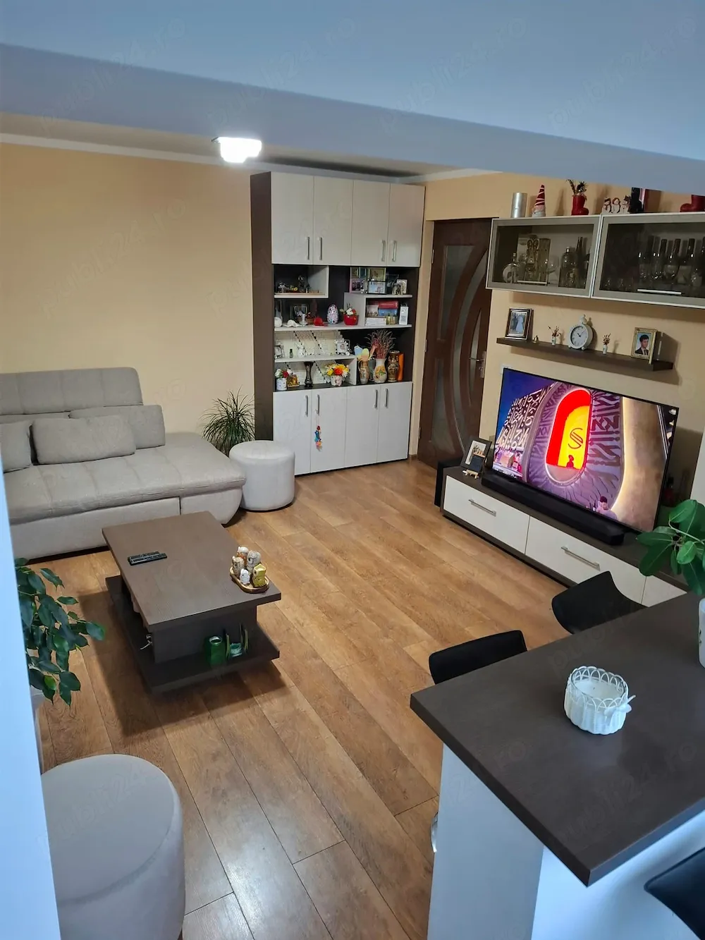Apartament 4 camere , 2 bai, 2 balcoane inchise ,  centrala proprie, accept schimb apt 1-2 camere+$ - imagine 1
