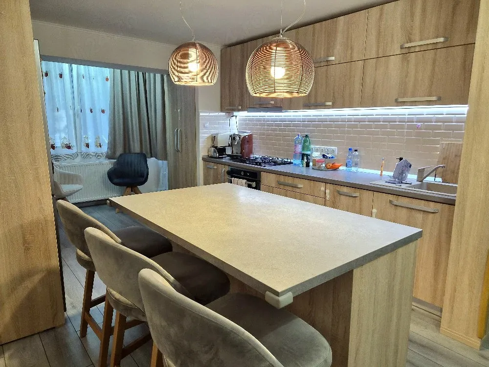 De vanzare, Apartament 4 camere Micro 17, Satu Mare - imagine 1