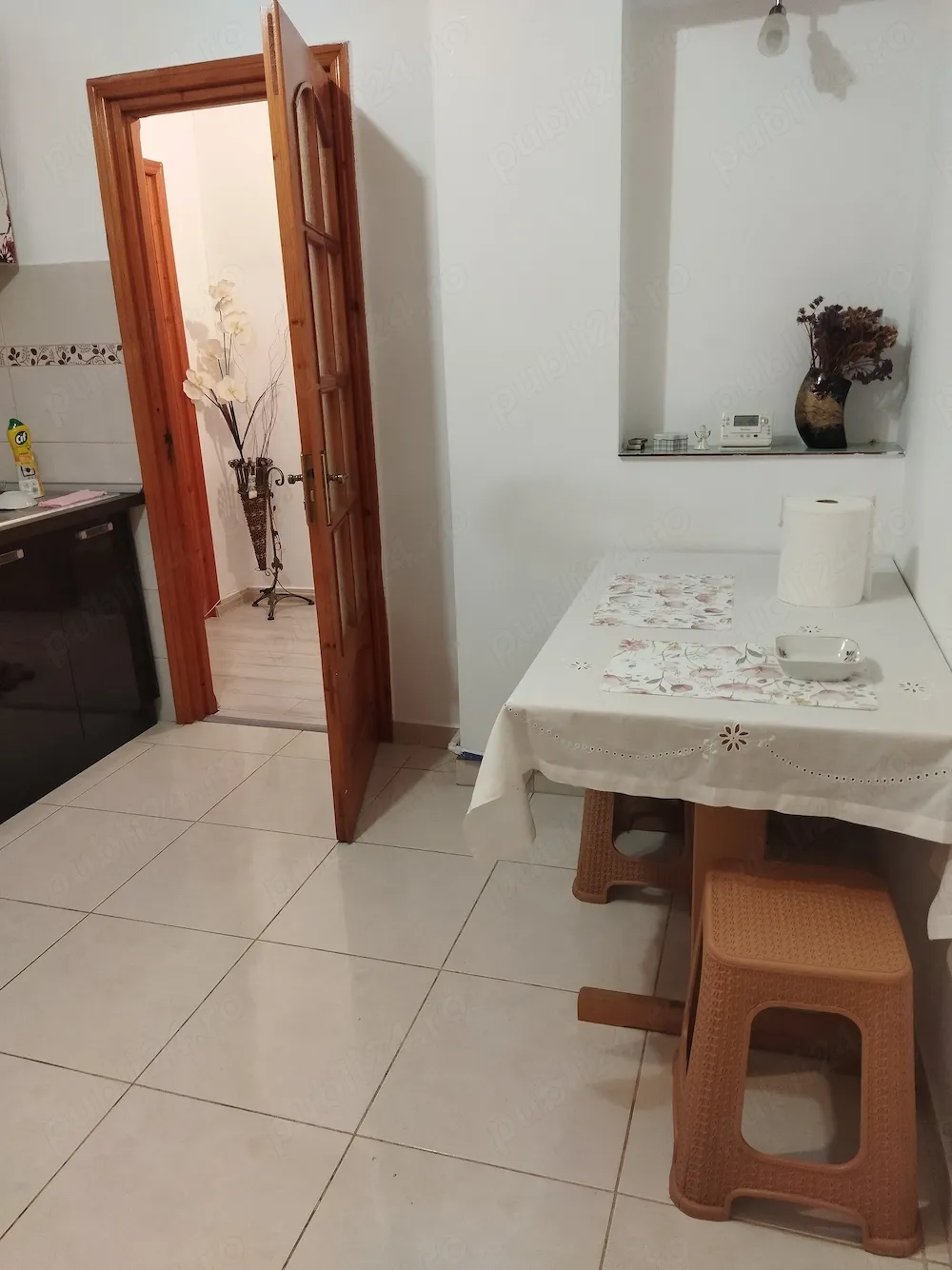 Închiriez apartament - imagine 1