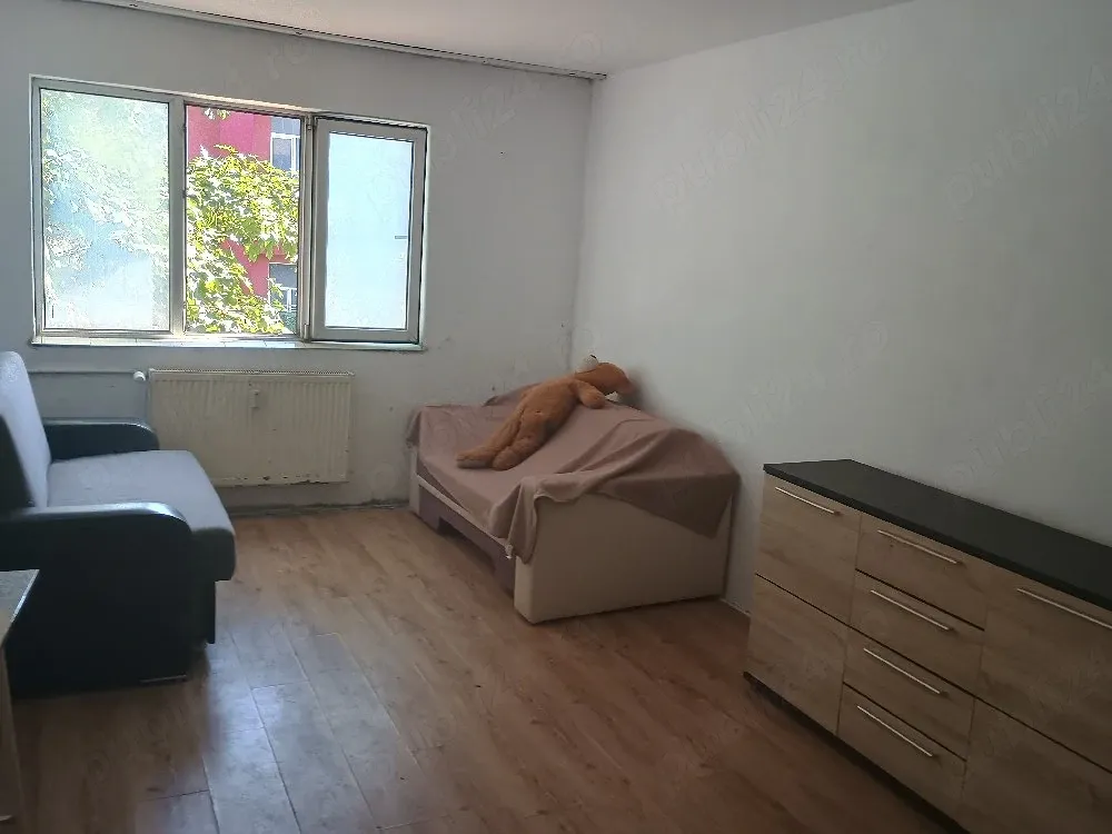 proprietar vand garsoniera