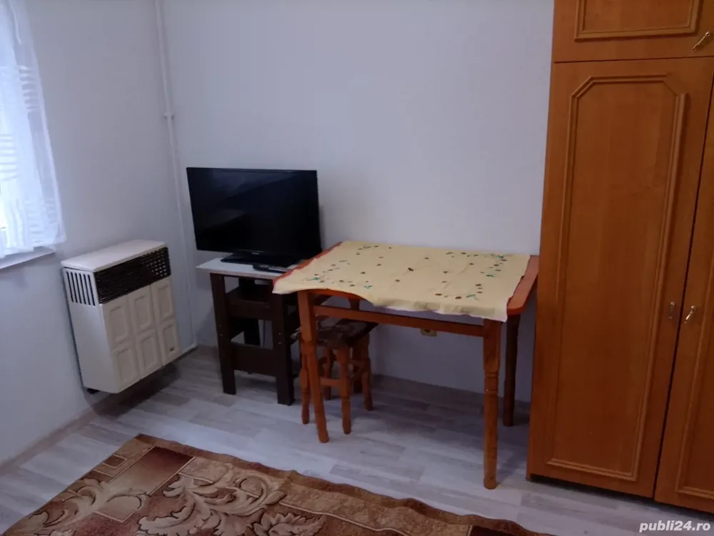 Închiriez cameră nefamiliști zona Vasile Aron pentru o fată modestă și serioasă. 120