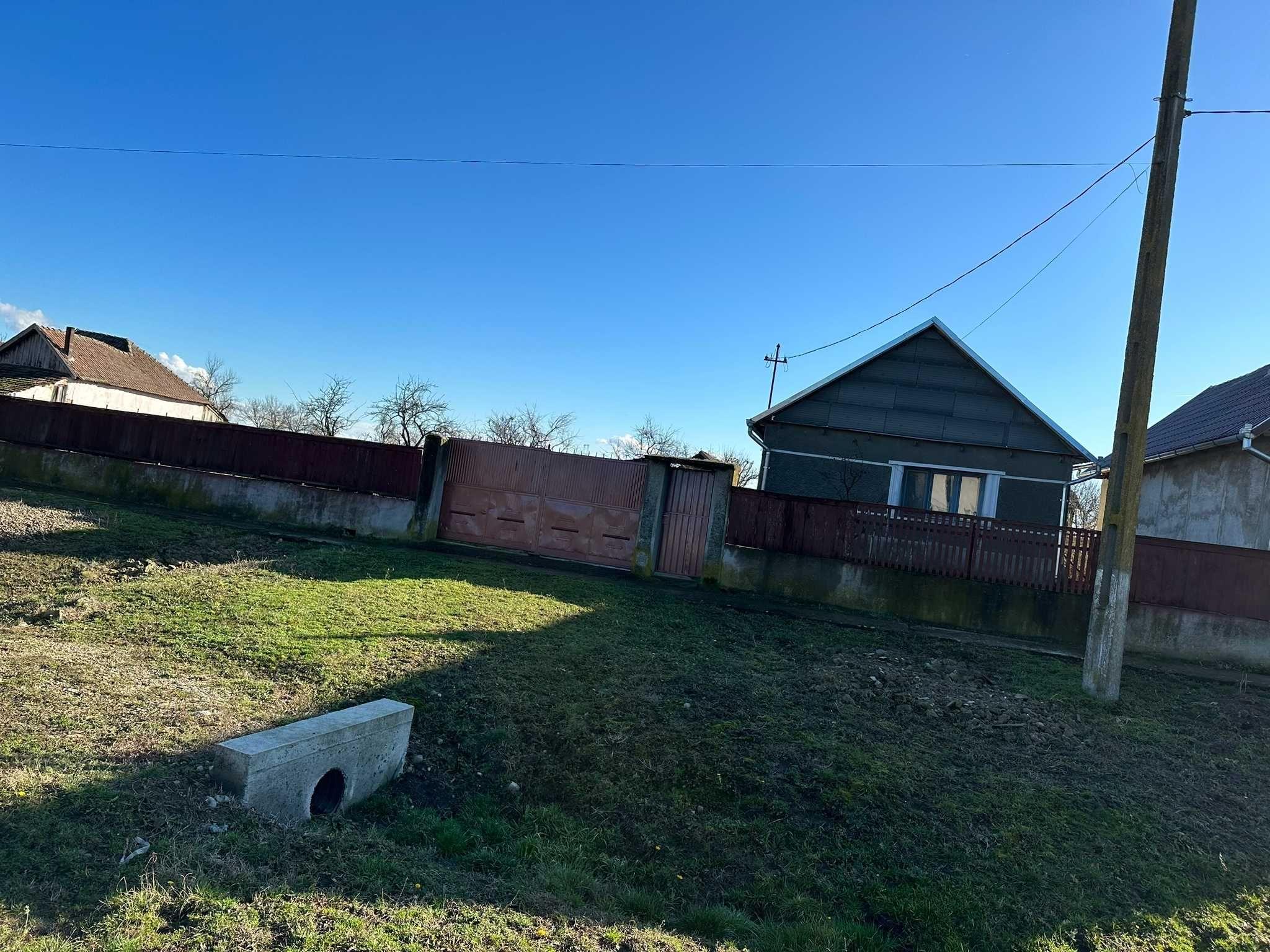 Vând casă plus grădină în satul Bicaci, comuna Gepiu - imagine 1