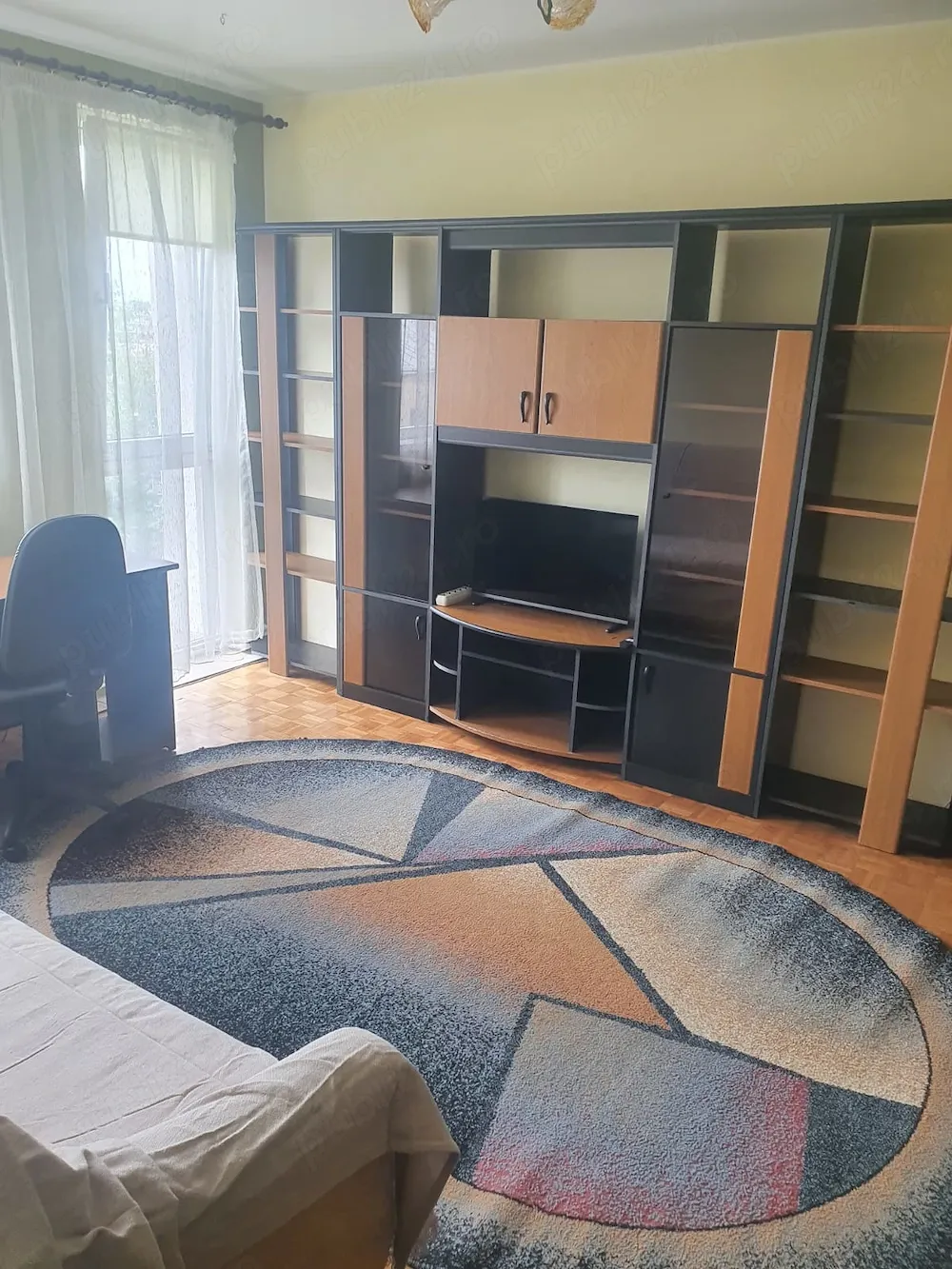 Apartament 1 dormitor 1 living 1 bucatarie 1 baie 1 balcon 1 camara 1 debara