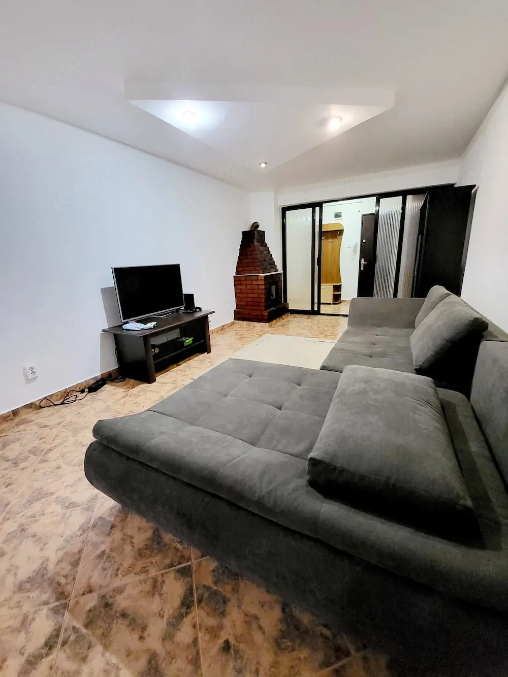 Apartament de inchiriat, str. 1 Decembrie, 2 camere, parter (langa ANAF)