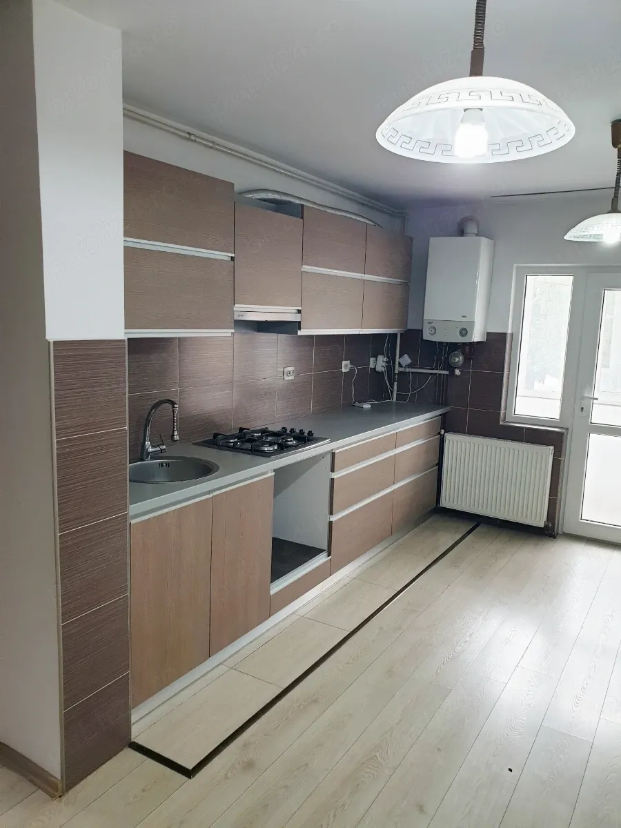 Apartament de inchiriat, str. Calea Moldovei, 2 camere, balcon inchis, etaj 1