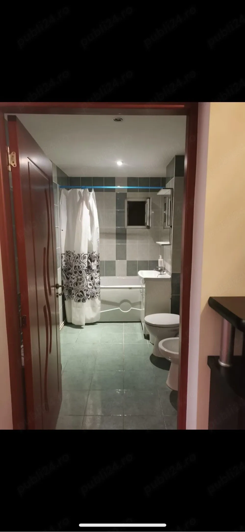 Vand apartament 3 camere