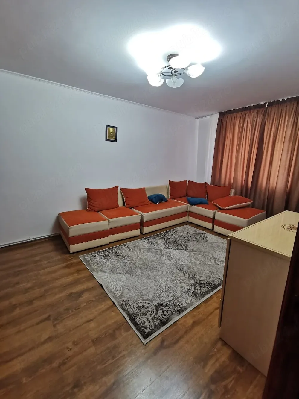 Apartament 3 camere de închiriat, central, Bld Traian, zona spital, școala 2