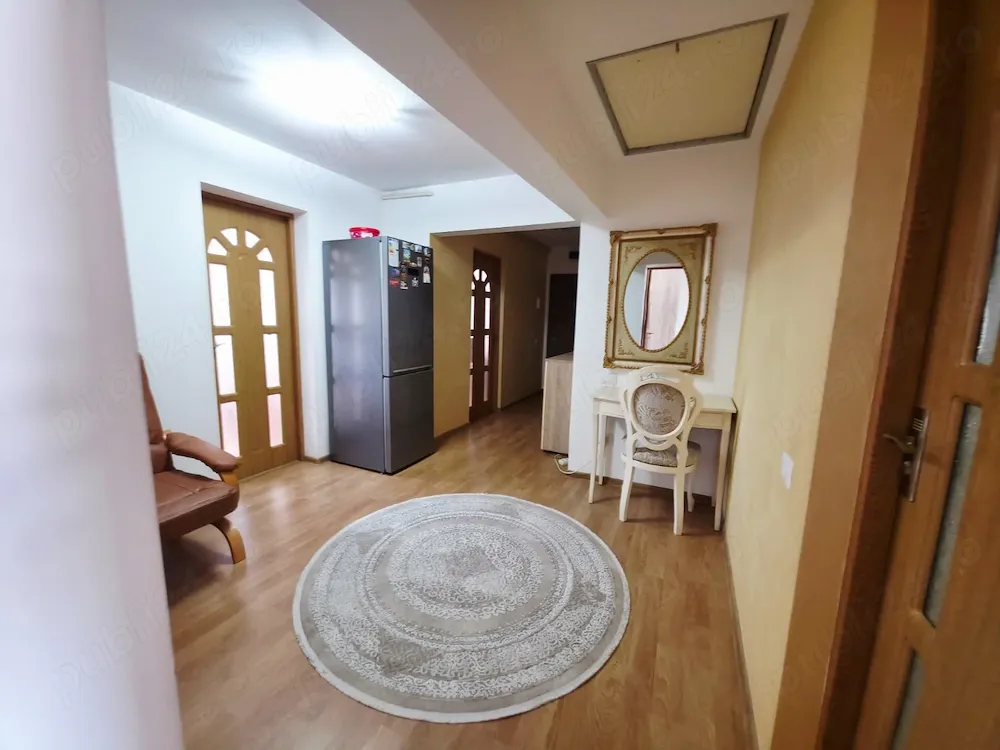 Vand apartament 3 camere
