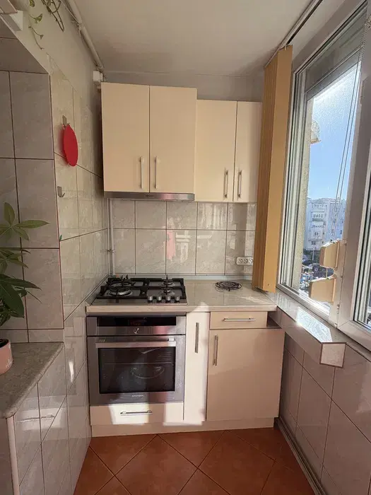 Proprietar vand apartament 3 camere,70 m²,decomandat,etaj 4/4,an 1971,foarte bine întreținut și complet utilat.Centrală pe gaze nouă.Zona Dacia - imagine 1