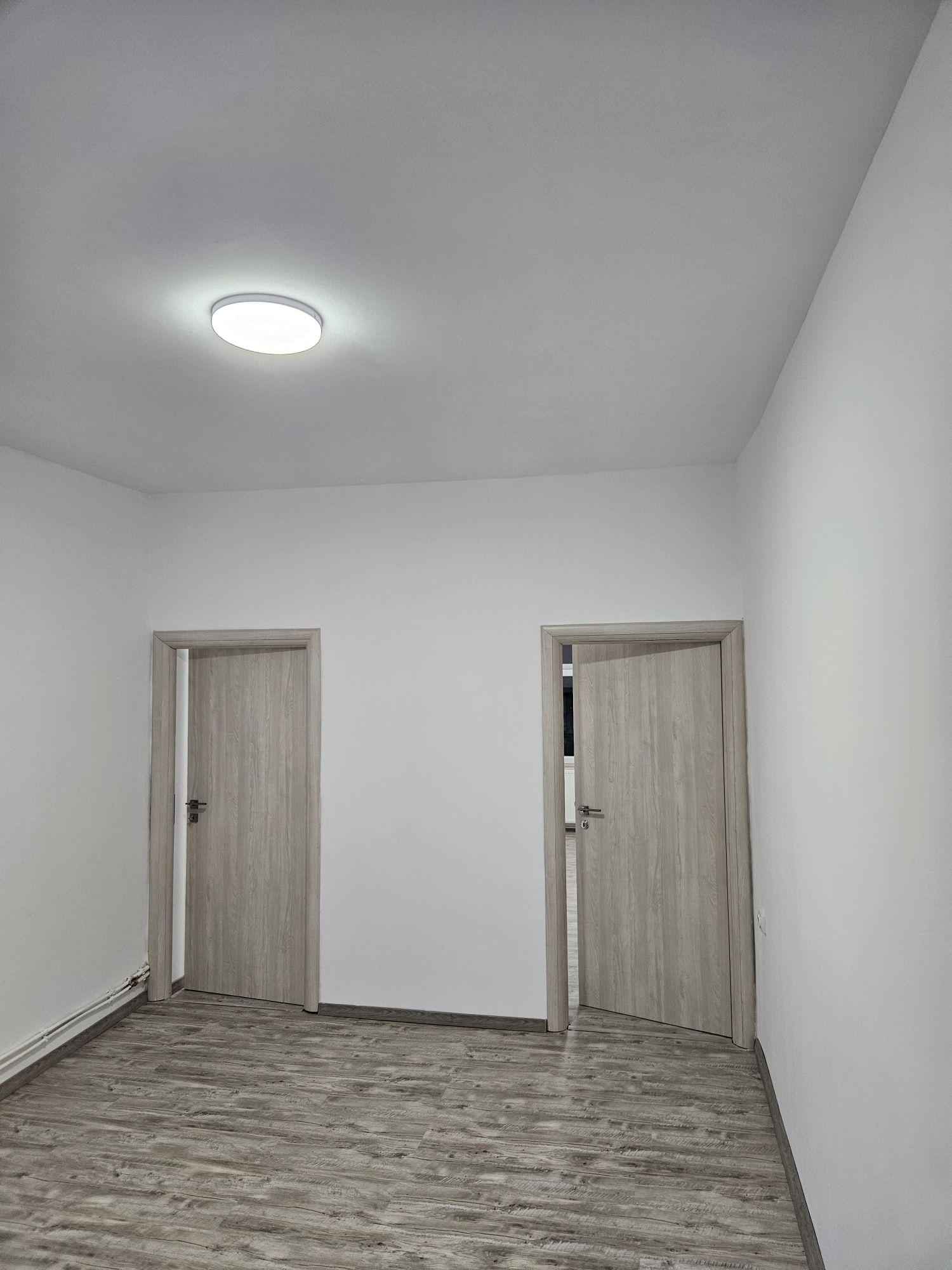 Vând apartament la casa 2 -3  camere complet renovata
