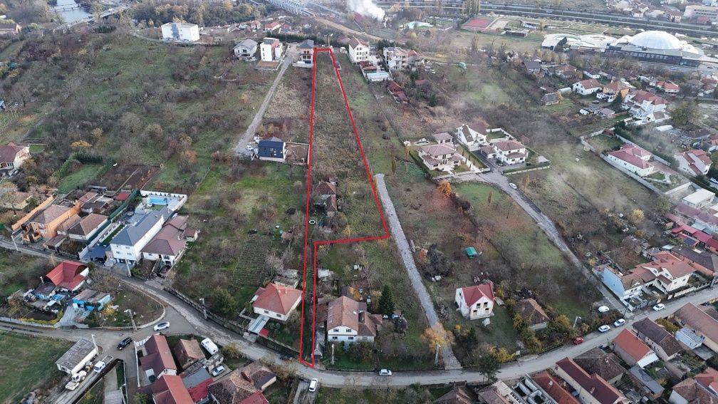 Teren intravilan 4700 m2 zona dealuri