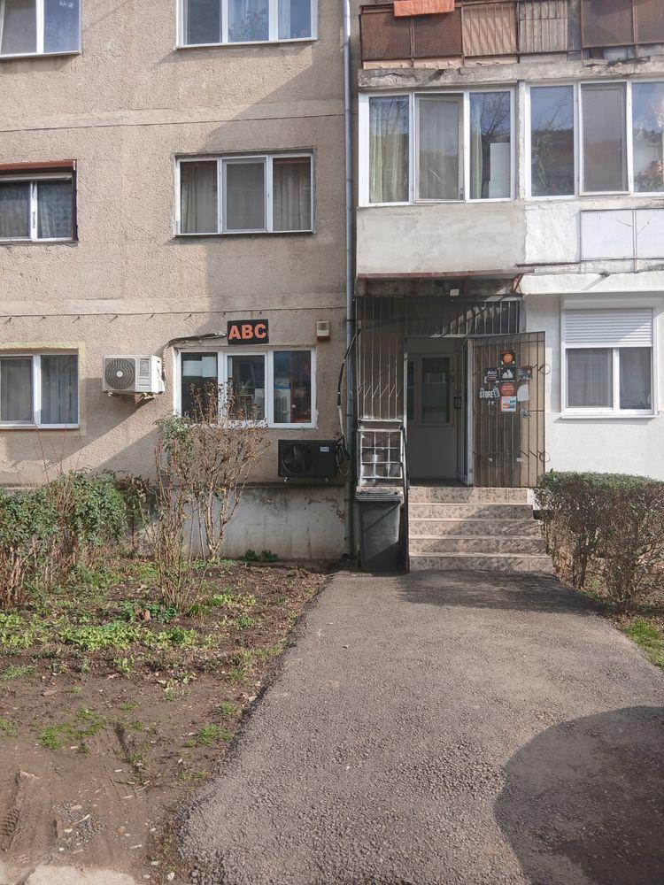 Dau in chirie spatiu comercial