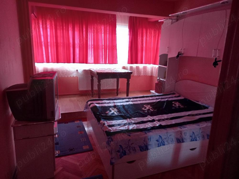 Inchiriez apartament