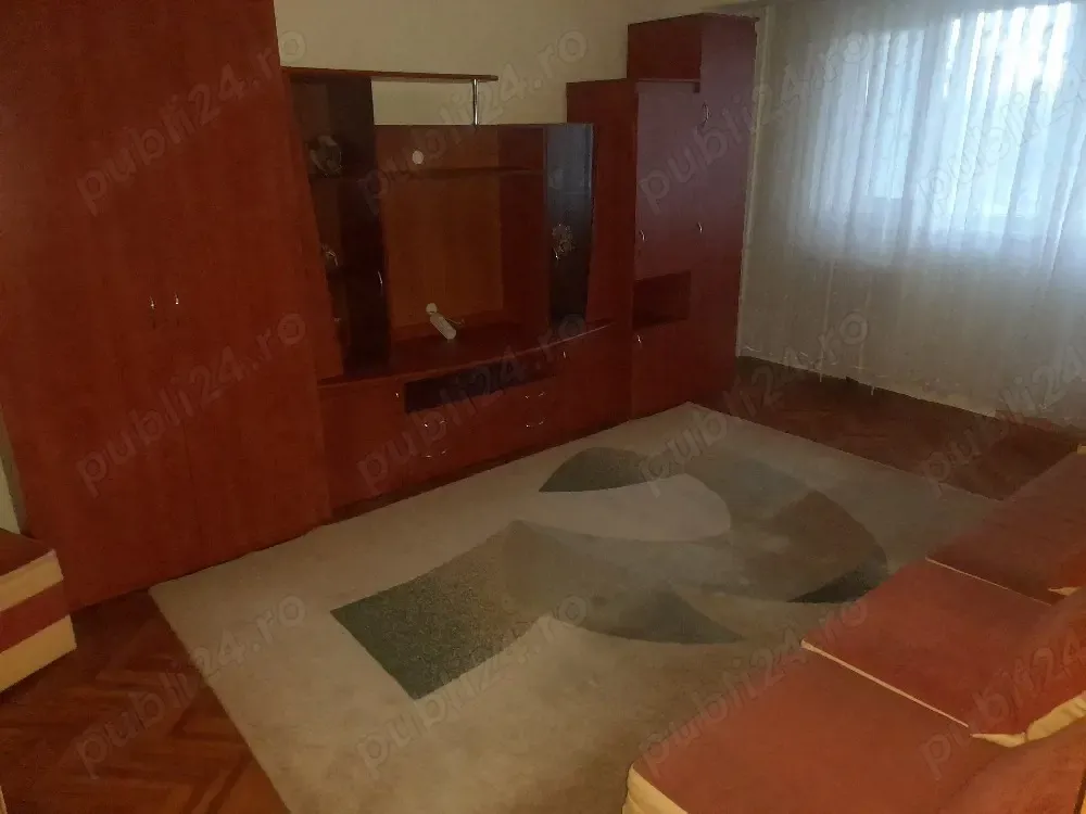 De inchiriat apartament 4 camere