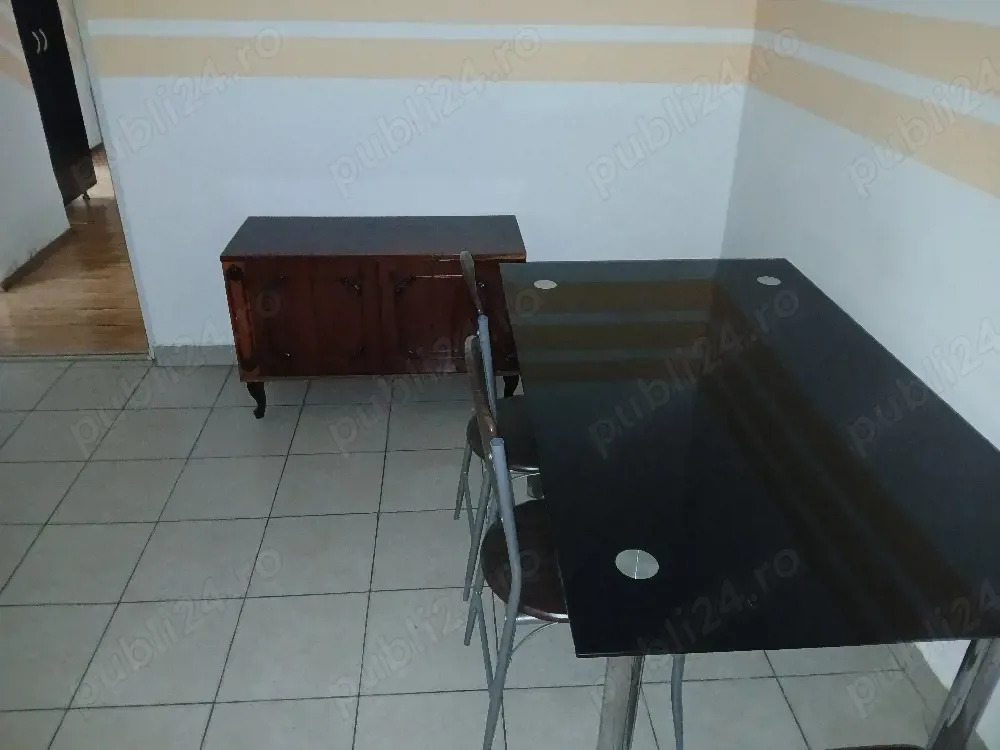 Închiriez apartament la casă