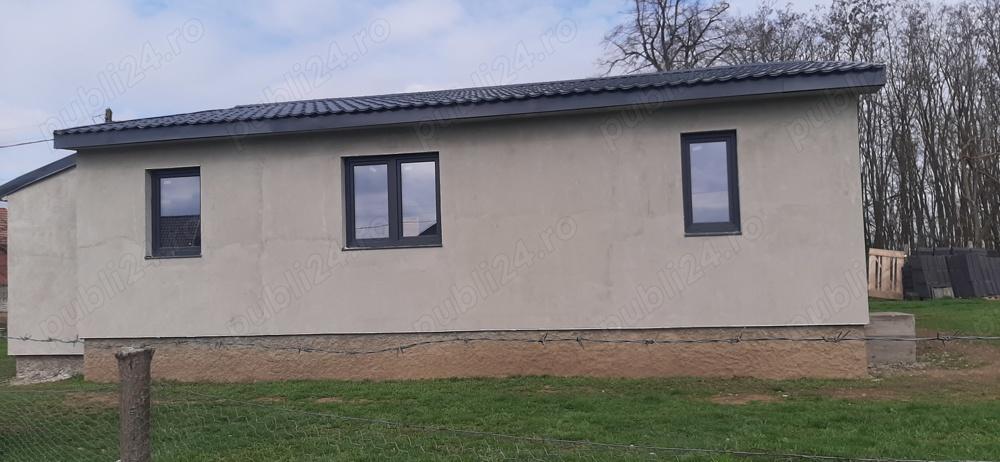 Vând Casa  an Gri  cu Gradina