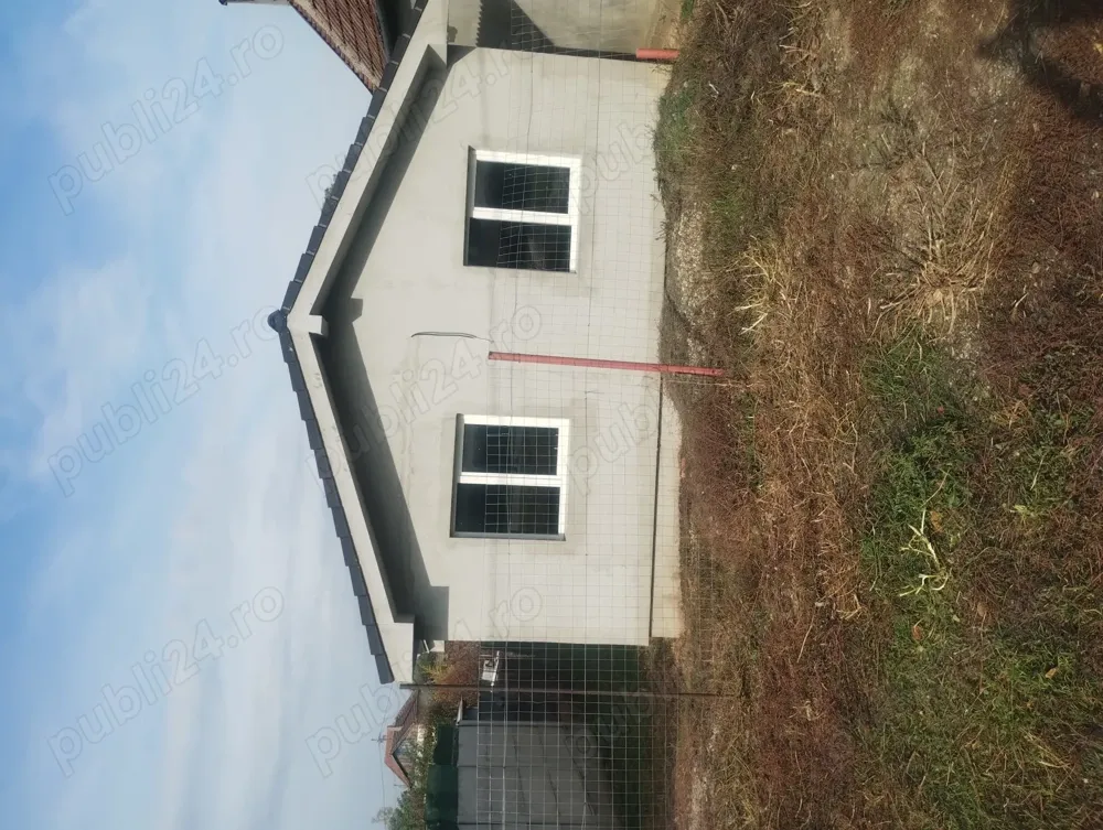 Vând casă în construcție