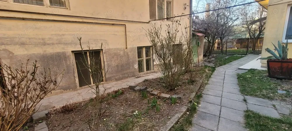Oportunitate de Investiție Ultracentrală: Apartament la demisol cu 2 Camere și Potențial Excelent
