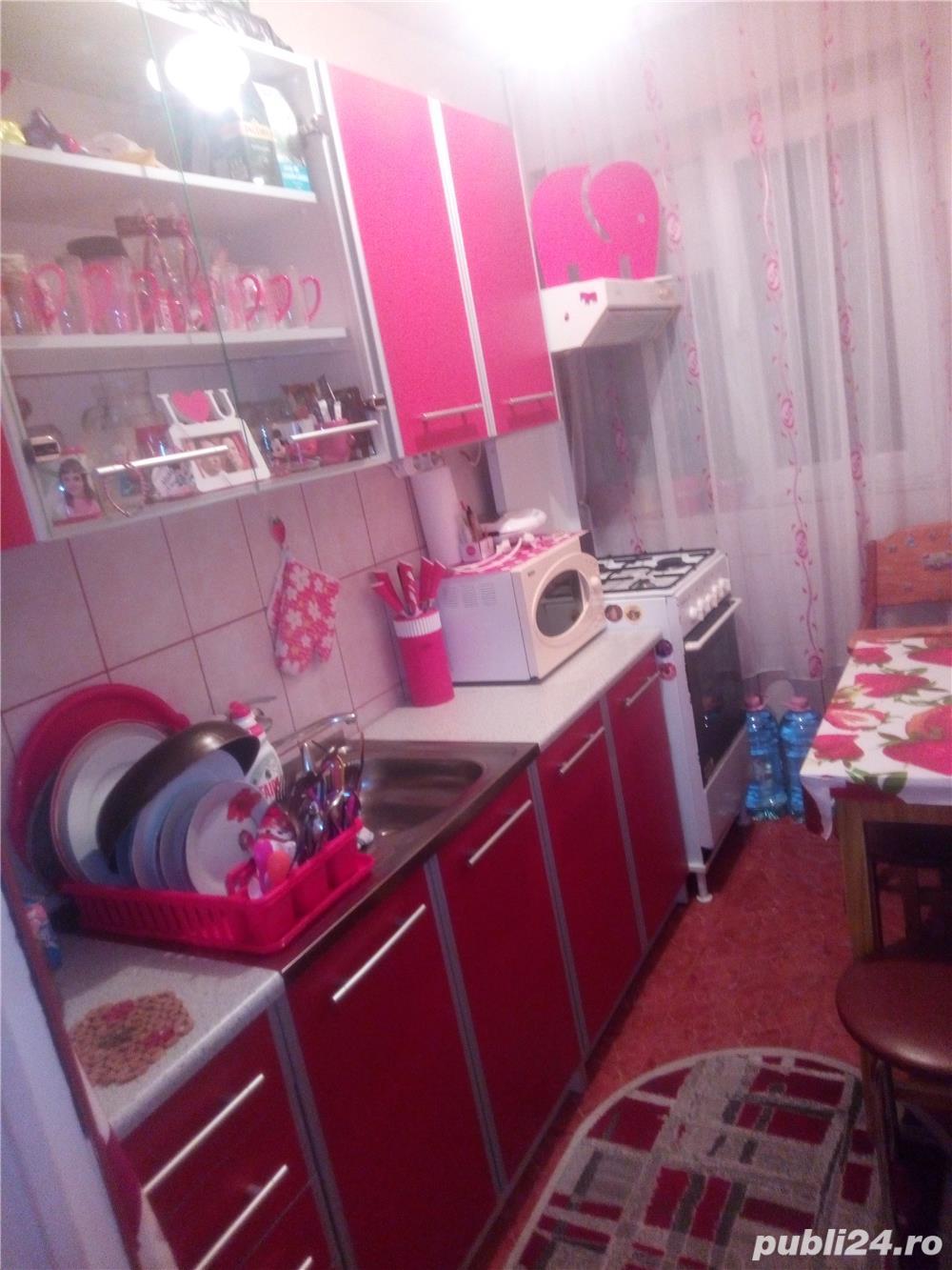 Schimb apartament  cu 2 camere semidecomandat cu apartament cu 3 camere + diferenta din partea mea - imagine 1