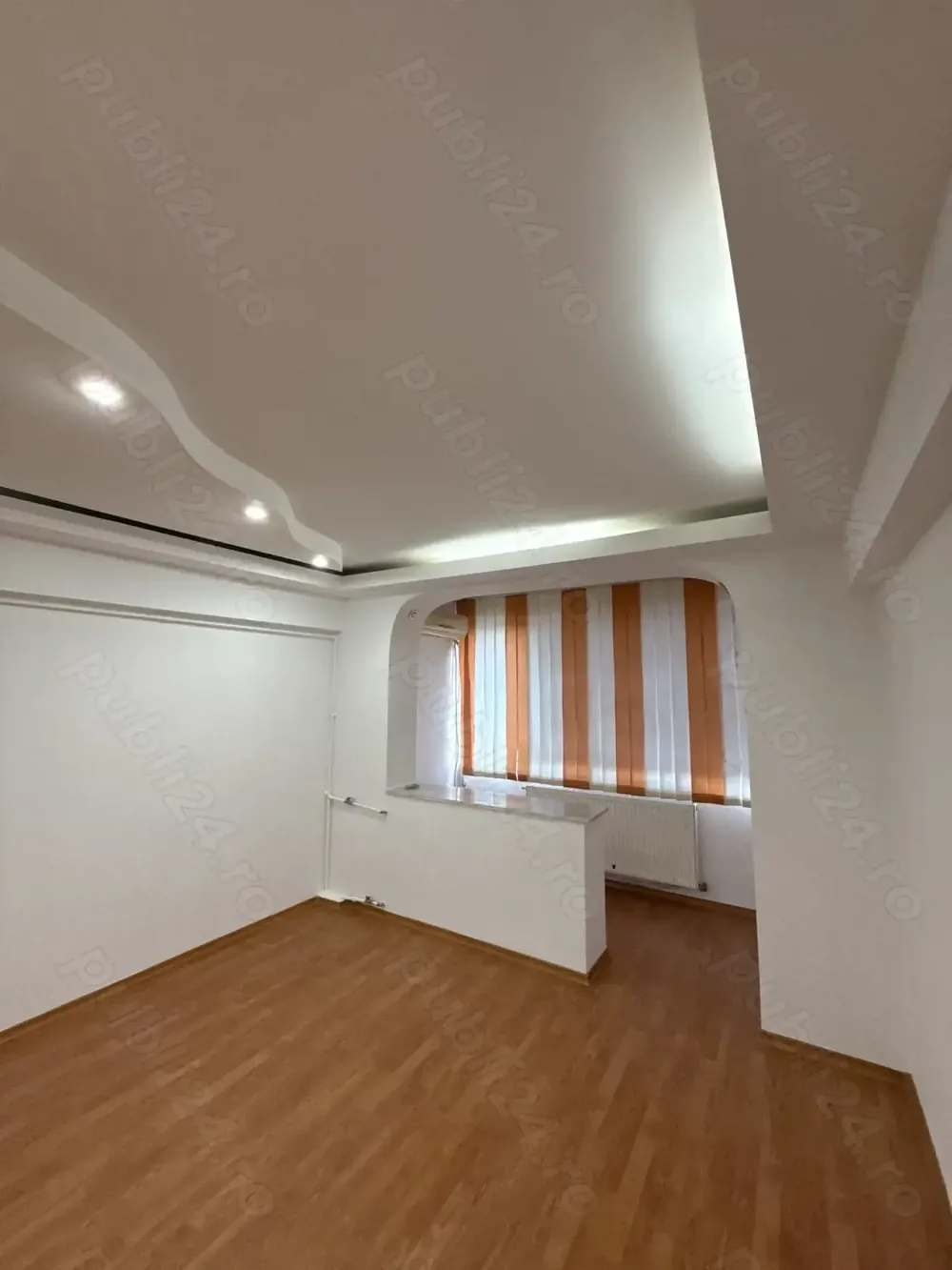 Vând apartament 2 camere semidecomandat   Ultracentral, etaj 4 4, complet renovat - imagine 1