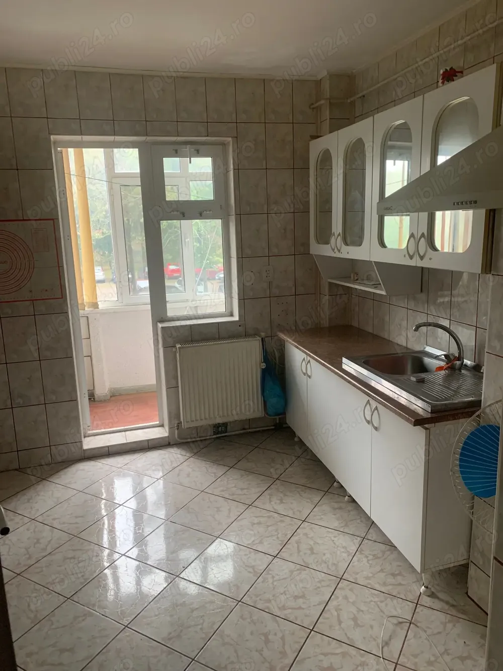 apartament 3 camere semidecomandat - imagine 1