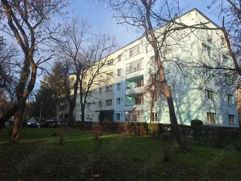 Apartament de vanzare 3 camere etaj 2 din 4 zona Nord Complex Mestesugaresc - imagine 1