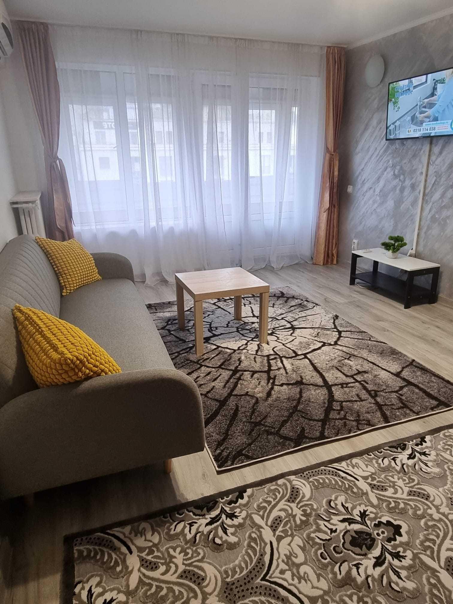 Proprietar  inchiriez  apartament renovat cu 2 camere Piata Romana