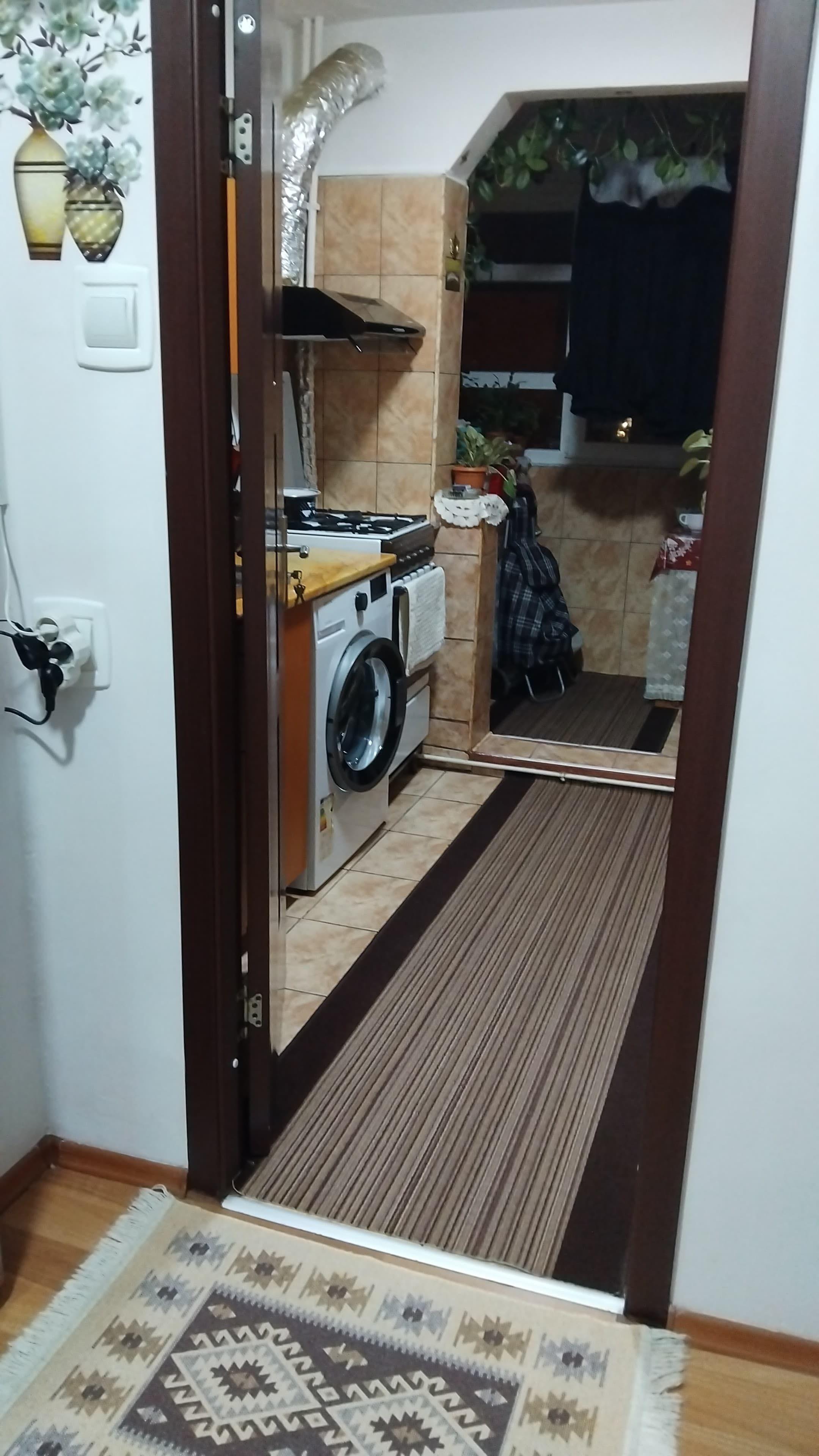 Vand apartament cu două camere,conf 2,zona Titan,Bucuresti.