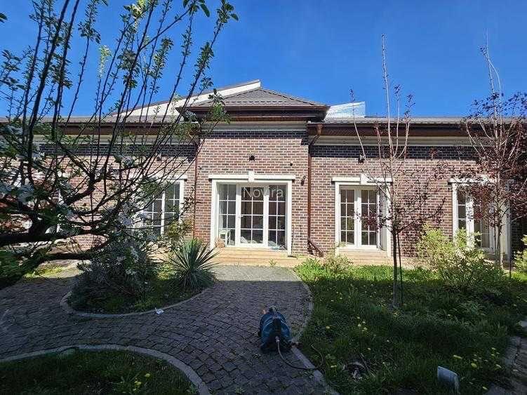 Inchiriez imobil, 10 camere, 4 bai, 2 locuri parcare, curte si gratar - imagine 1