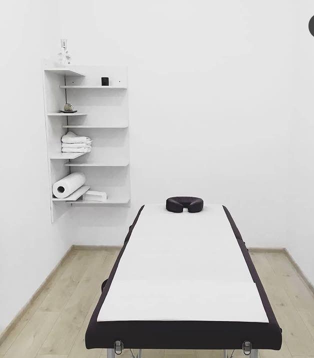Închiriez camera în salon - imagine 1