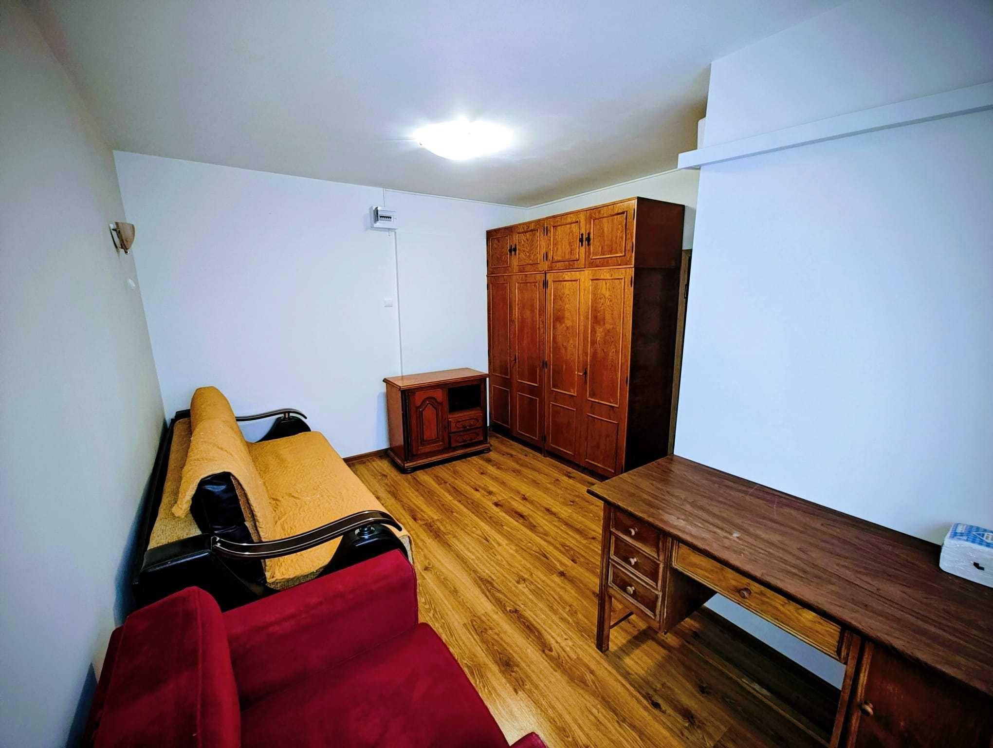 Vând 2 garsoniere unite, renovate, centrală proprie