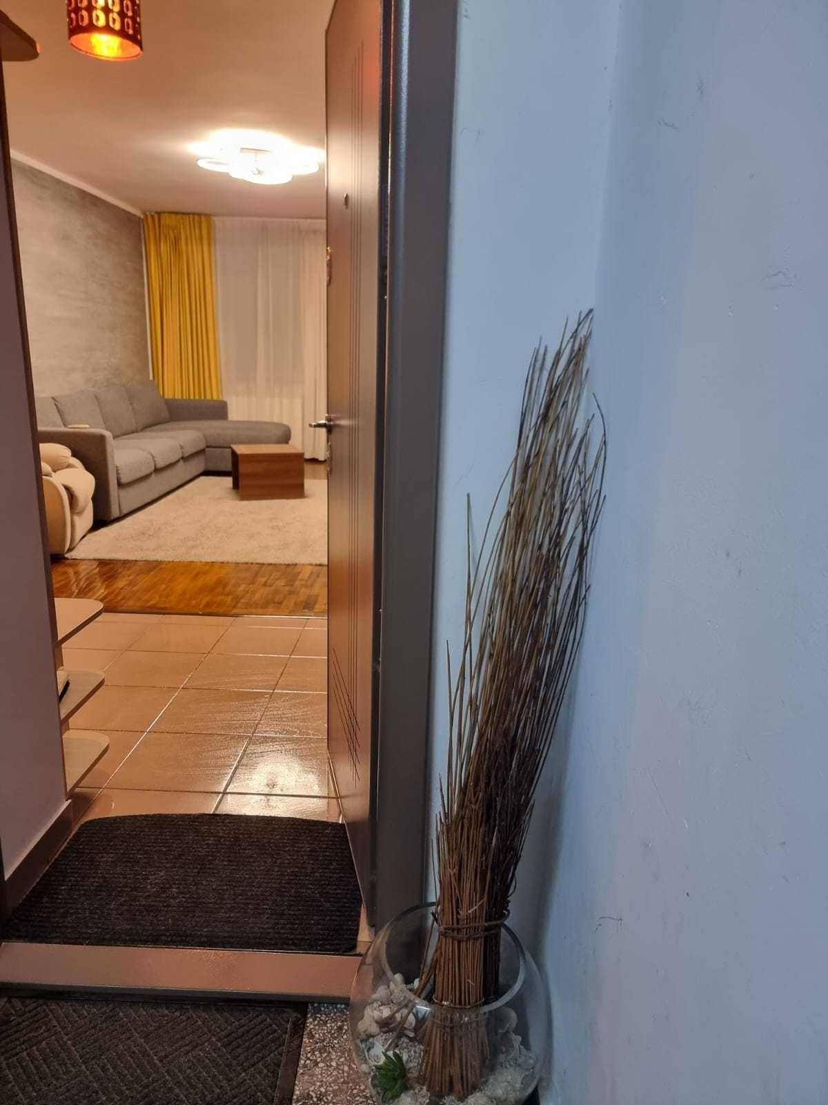 De vanzare apartament 3 camere.