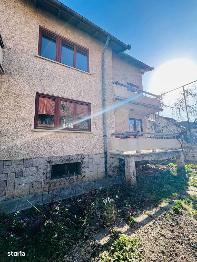 Vila generoasa in centrul istoric - imagine 1