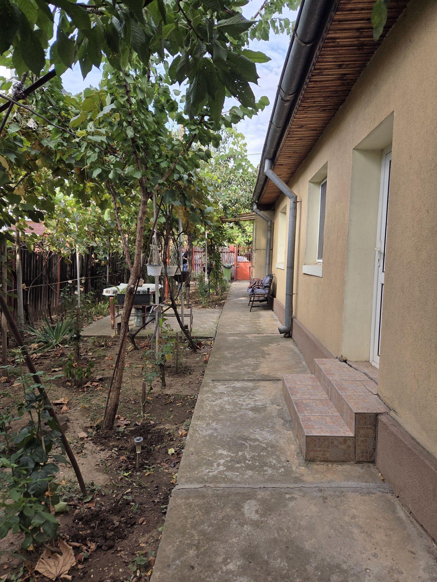 Vand casa  de  65 mp, , 295 mp teren, sector 6 , strada Budieni - imagine 1