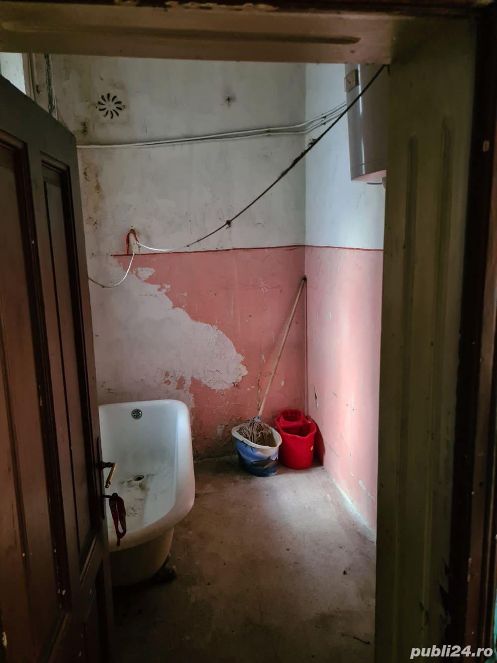 Apartament 3 camere 80,40 mp decomandat   Vila veche tip bloc