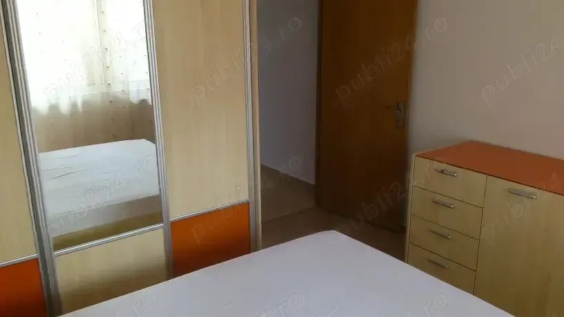 Ofer spre inchiriere apartament 3 camere semidecomandat zona Bucur Obor